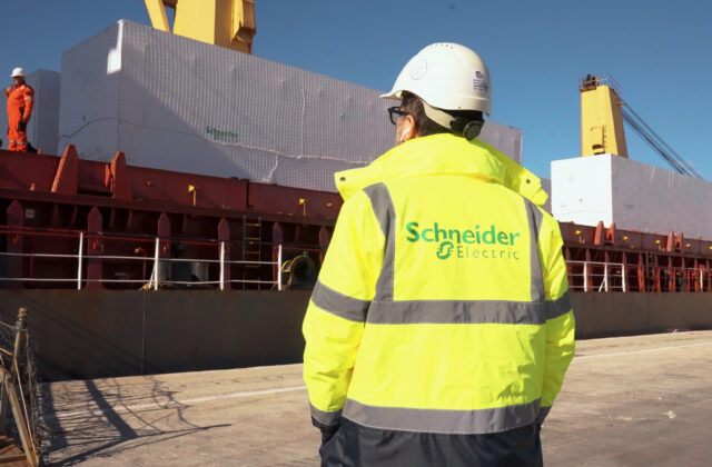 Nový strategický komunikačný uzol pre južnú Európu využíva prefabrikované modulárne riešenia od Schneider Electric