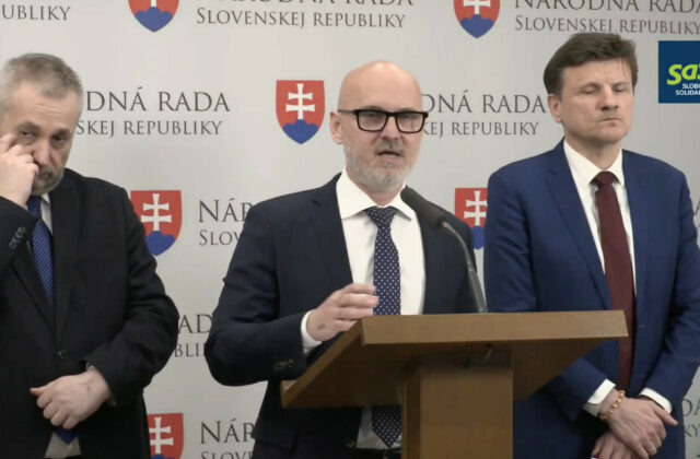 Liberáli obviňujú vládu z vyhýbania…