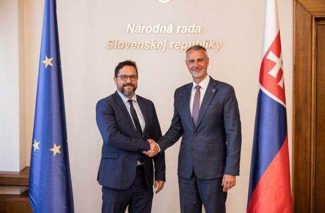 Raši prijal zástupcu Európskej komisie na Slovensku, členstvo v Únii označil za nespochybniteľné – FOTO