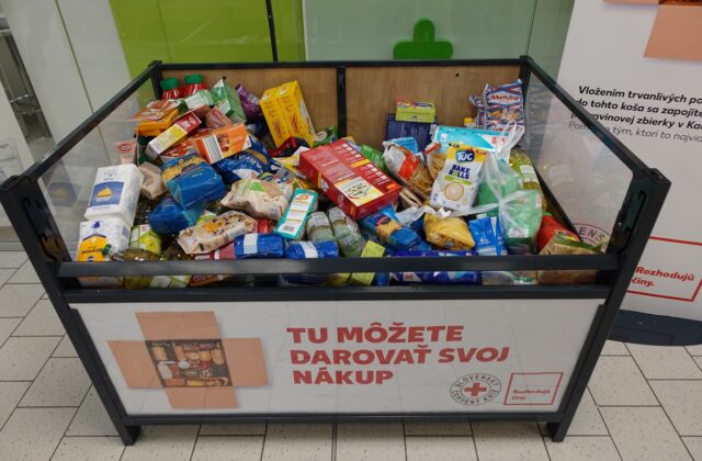 Jarná potravinová zbierka v Kauflande zabezpečila pomoc pre takmer 900 domácností