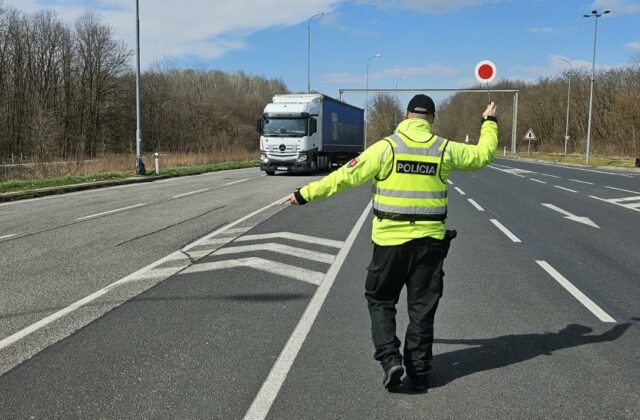 Kamióny dostali výnimku, vodiči varovanie. Polícia chystá…