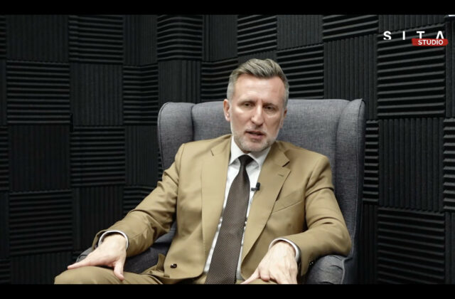 Bratislava sa rúti do úverovej špirály, tvrdí poslanec&hellip;