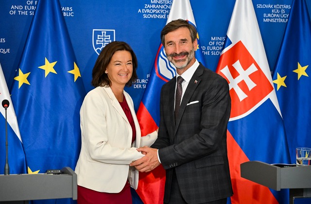 Blanár prijal slovinskú ministerku zahraničia, zhodli sa…