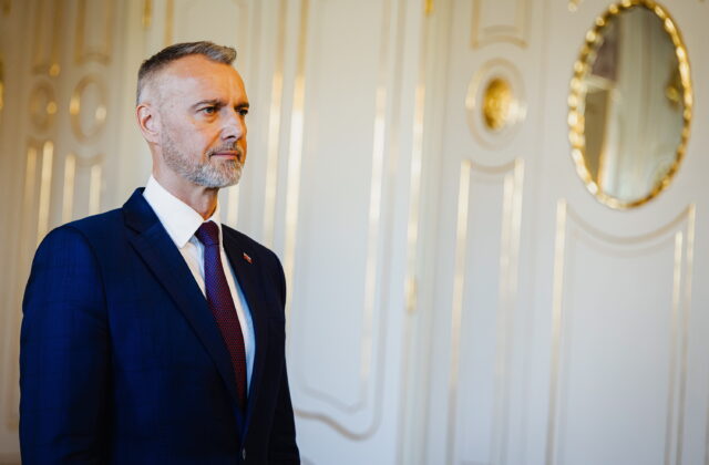 Raši rokoval s čínskym veľvyslancom, témou bola aj spolupráca so zameraním na hospodárske vzťahy
