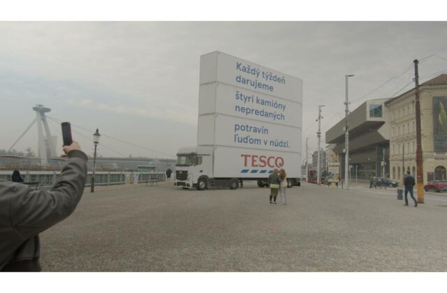 Tesco každý týždeň daruje 110 ton potravín. Upozorňuje…