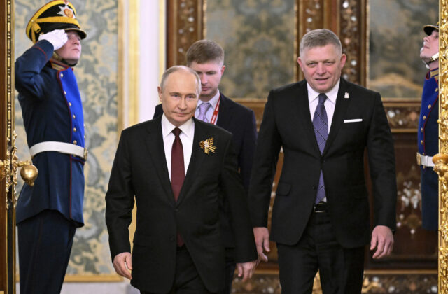 Fico svojou účasťou na oslavách v Moskve ohrozil bezpečnosť Slovenska, podľa KDH ide o politický symbol