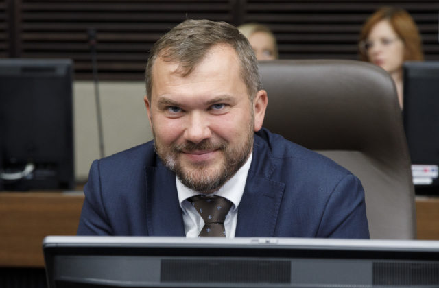 Lajky namiesto hodnôt: Slovenská politika sa podľa Karasa…