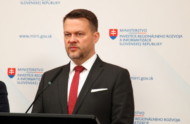 Minister Migaľ stojí za mimovládkami,…
