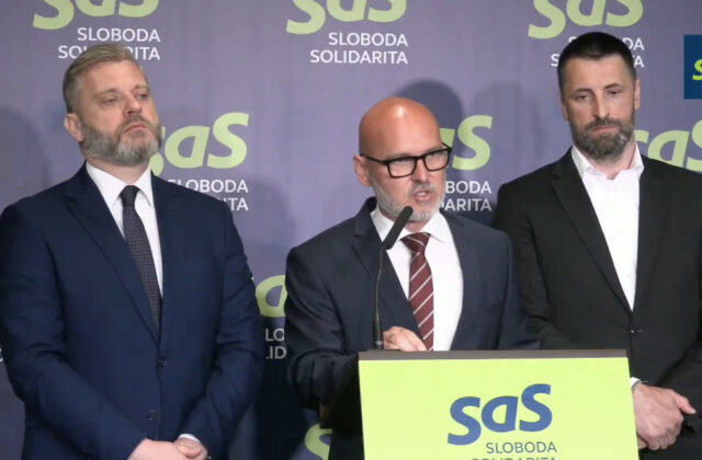 Barety za 40 eur, ktoré inde stoja 15. SaS upozorňuje na ďalší sporný nákup ministra vnútra – VIDEO