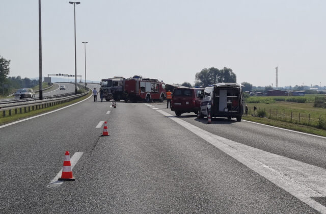 Zrážku autobusu s autom v Chorvátsku neprežili dvaja ľudia, 31 sa zranilo