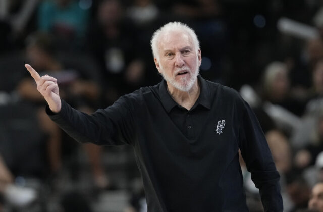 Ikonický Gregg Popovich končí na lavičke San Antonia Spurs, z trénerskej roly prejde do inej pozície