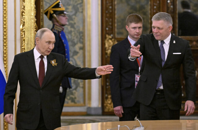 Fico hovoril s Putinom aj o svojom pláne postaviť na Slovensku pomník sovietskemu maršalovi Konevovi