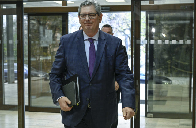 Susko udelil podľa progresívcov dotáciu človeku z kauzy Plevel, od ministra žiadajú vysvetlenie