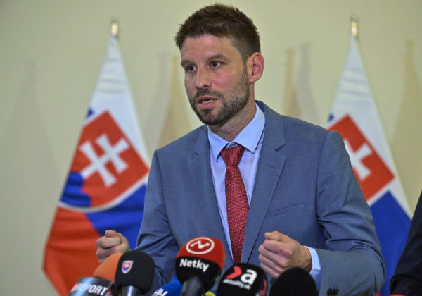 Fico akoby už nebol spôsobilý vykonávať svoj úrad, skonštatoval Šimečka