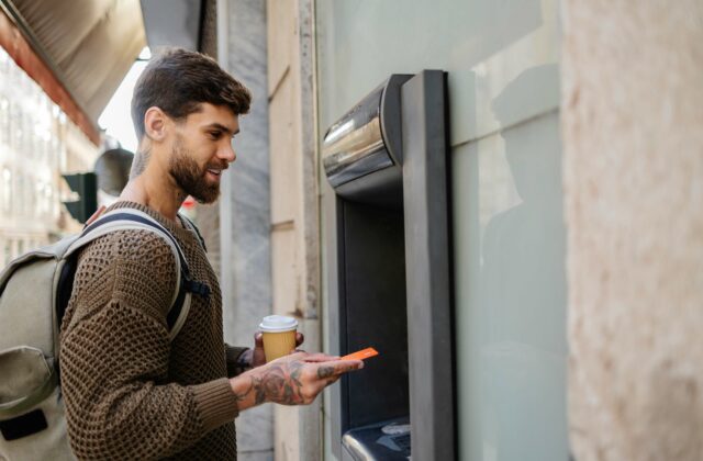 Bezpečné financie na dovolenke. Sedem tipov, ako si&hellip;