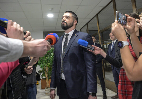 Deti sú čoraz častejšie terčom násilia, manipulácie a zneužívania, varuje šéf SIS Gašpar
