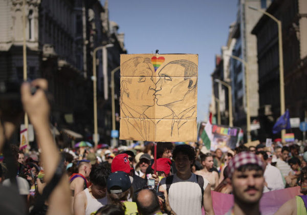 Desaťtisíce ľudí pochodovali na Budapest Pride napriek Orbánovmu zákazu, organizátorom hrozí väzenie