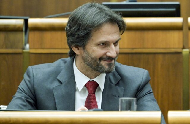 Súčasná vláda míňa na zbrojenie takmer dve miliardy,&hellip;