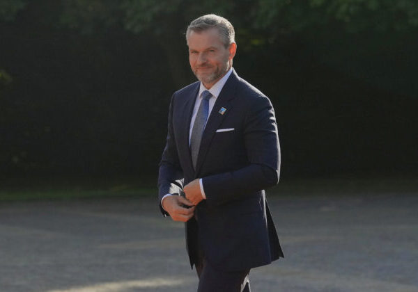 Pellegrini: Výroky Fica o neutralite neboli na samite NATO témou, Slovensko má podľa neho výhodu v členstve
