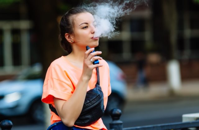 Slovensko zvažuje zákaz jednorazových e-cigariet, cieľom je ochrana detí pred nikotínom