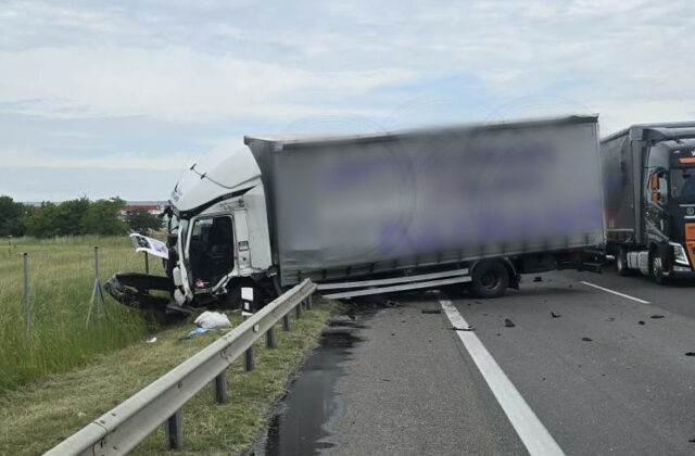 Vodiči, pozor. Nehoda kamióna na diaľnici D2 komplikuje&hellip;