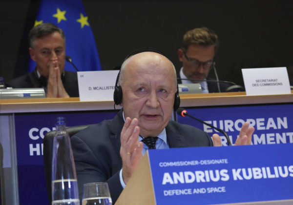 Európska únia navrhuje jednotné vesmírne zákony na zníženie odpadu a podporu priemyslu