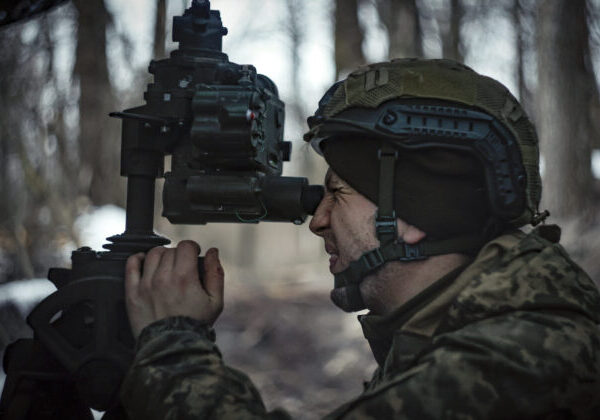 Po celej Ukrajine zneli sirény, výbuchy hlásili aj zo západu. Rusko útočilo raketami a dronmi súčasne