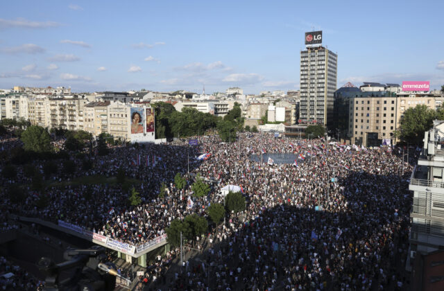V Srbsku protestovalo až 140-tisíc…