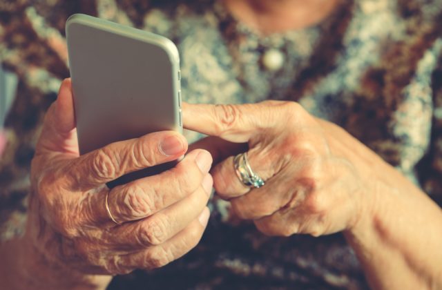 Podvodník oklamal 72-ročnú seniorku a v jej mene&hellip;