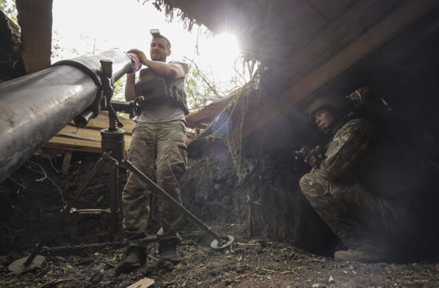 Rusi zintenzívnili útoky pri meste&hellip;