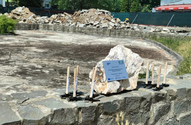 Na Sídlisku KVP obnovujú fontánu aj priľahlé námestie,&hellip;