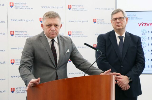 Fico sa opäť pustil do Zdechovského, svoje kydy&hellip;