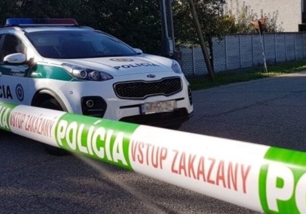Kamionista neprežil náraz do stromu, tragická nehoda ochromila dopravu pri Prešove