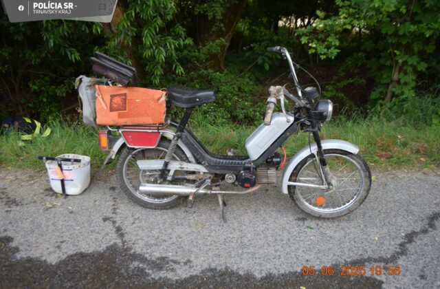 Policajti našli v priekope 75-ročného motorkára, mužovi…