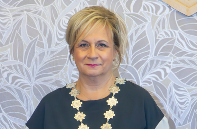 Mestskí poslanci vyzývajú primátorku Svitu na odstúpenie, obviňujú&hellip;