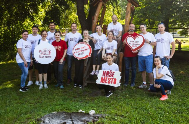 Stovky dobrovoľníckych tímov dnes pomáhajú po celom Slovensku.&hellip;