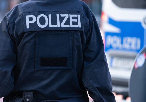 Zastrelili Afganca, ktorý v juhonemeckom meste nožom niekoľkokrát bodol policajta