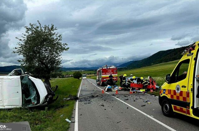 Vážna dopravná nehoda úplne uzavrela cestu medzi Hôrkou&hellip;