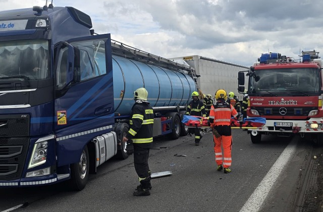 Na D2 v smere do Bratislavy sa zrazili&hellip;