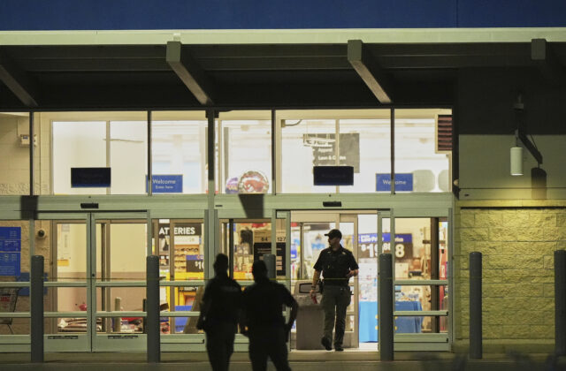 Útočník s nožom v predajni Walmart v štáte Michigan zranil 11 ľudí, šiestich kriticky