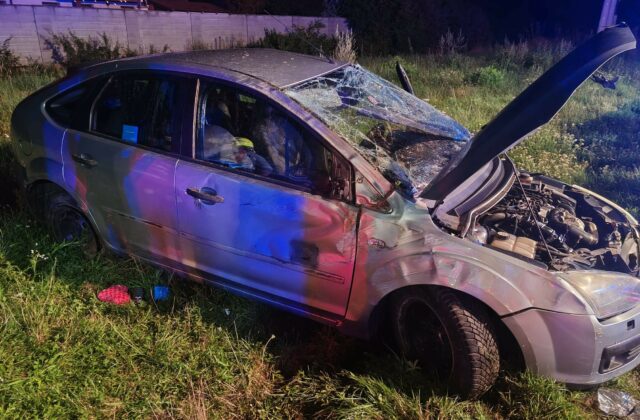 Tragická nehoda v Chorvátskom Grobe. Auto zišlo z cesty a prevrátilo sa, vodič nehodu neprežil