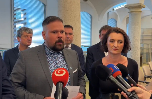 Hlasu-SD podľa progresívcov vyhovuje zmrazenie peňazí pre samosprávy,&hellip;