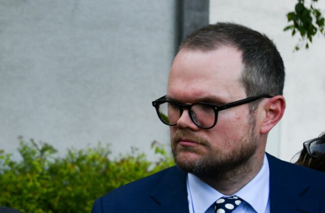 Bývalého policajta NAKA obvineného zo sabotáže prepustili, podľa advokáta Kubinu postupoval zákonne