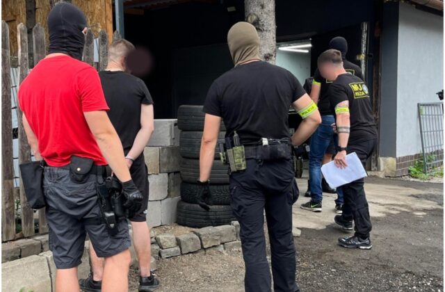 Policajti pri protidrogovej akcii „Pedro“ zadržali tri osoby a zaistili značné množstvo kokaínu – FOTO