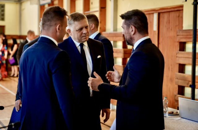 Ficova vláda rozdelila okresom Púchov a Ilava vyše dva milióny eur. Čo prinesú financie regiónom?