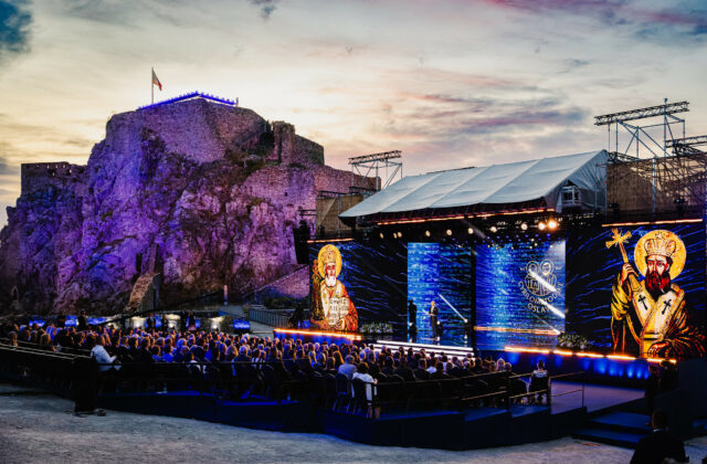 Cyrilo-metodské oslavy pre vyvolených stáli vyše 480-tisíc, verejnosť&hellip;