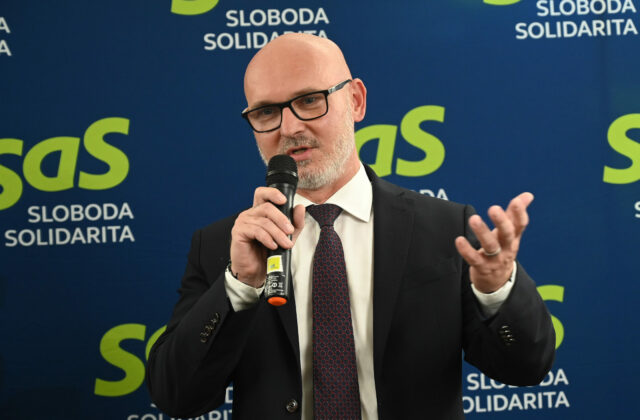 Gröhling kritizuje nákupy herných konzol pre vojakov za&hellip;