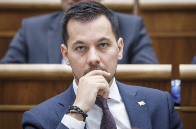 Ministerstvo vnútra odmieta zdaňovanie výsluhových dôchodkov, Demokrati tvrdia opak – VIDEO