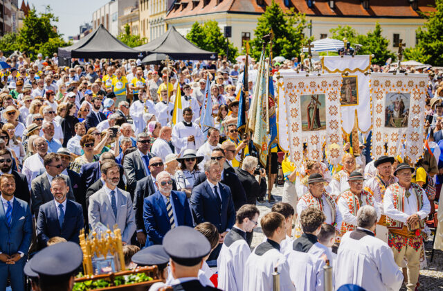 Tisíce pútnikov oslávili v Nitre vierozvestcov a 30. výročie návštevy Jána Pavla II – FOTO