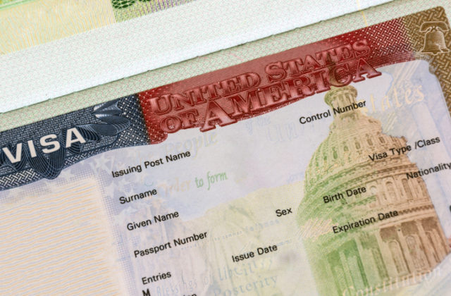 Chystáte sa do USA? Pozor, niektorí z vás budú musieť mať verejné účty na sociálnych sieťach